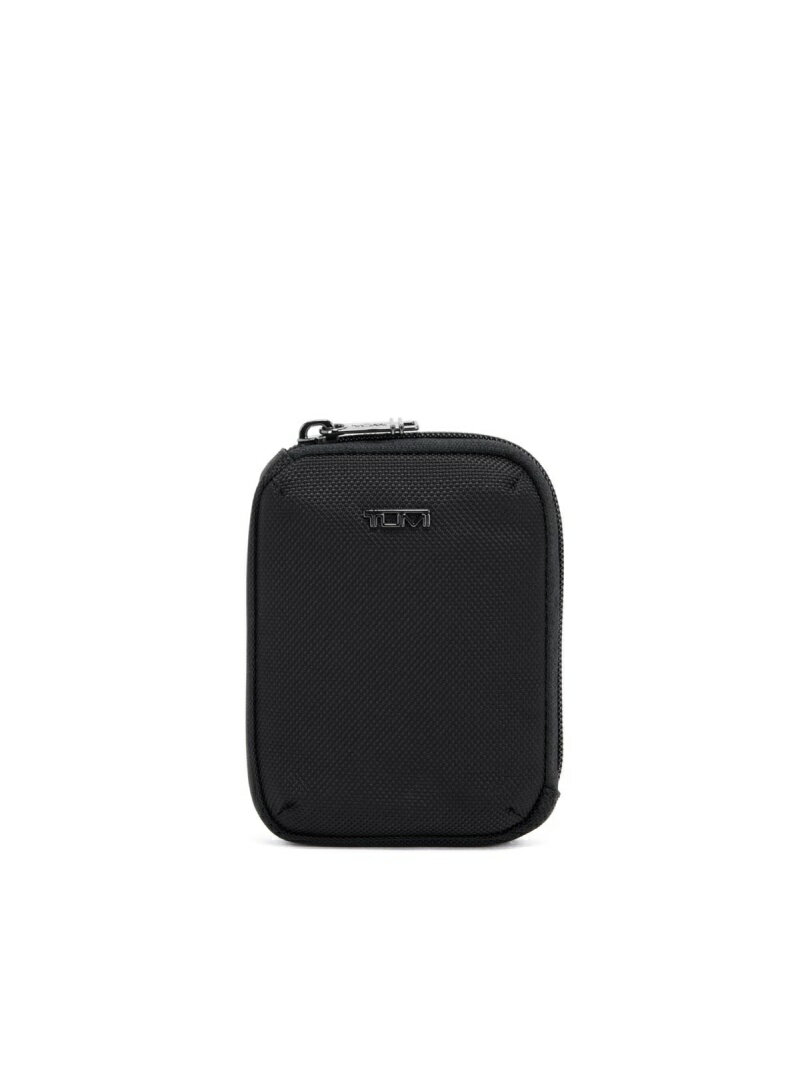 TUMI（トゥミ）【TUMI公式店】 TUMI+ モジュラー・アクセサリー・ポーチ製品についてTUMI＋コレクションの「モジュラー・アクセサリーポーチ・ポーチ」は、付属のカラビナによりDリングやデイジーチェーンシステムを使用した一部のバッグに対応。バッグ本体のフロント面、ショルダーストラップ、サイドポケット部に装着することで必需品に素早くアクセス可能、身の回りの小物の収納にも便利です。環境に配慮し、工場等の製造過程で発生する廃棄物をリサイクルしたナイロンやペットボトルをリサイクルしたポリエステルなどの素材を採用。長年の使用に耐える高い耐久性も備えています。TUMI+（トゥミプラス）は、Alpha Bravoコレクション及びその他のいくつかのスタイルに装着し、組み合わせて使用できる、モジュールタイプの新しいトラベルアクセサリーです。＊製品の仕様は予告なく変更する場合があります。外装カラビナ内装オープンポケット x 2製品保証に関してトゥミはトラベル、ビジネス、そしてライフスタイルアクセサリーの世界的なリーディングブランドです。1981年以来、お客様に長くご満足いただけるよう、製品同様のハイクオリティなアフターサービスを提供しております。こちらでご購入頂きました正規品に関しましては製品保証対象となります。製品保証に関して詳しくはトゥミ公式サイトをご確認ください。なお納品書が購入証明となりますので大切に保管してください。製品保証に関してトゥミはトラベル、ビジネス、そしてライフスタイルアクセサリーの世界的なリーディングブランドです。1981年以来、お客様に長くご満足いただけるよう、製品同様のハイクオリティなアフターサービスを提供しております。こちらでご購入頂きました正規品に関しましては製品保証対象となります。製品保証に関して詳しくはトゥミ公式サイトをご確認ください。なお納品書が購入証明となりますので大切に保管してください。【原産国】中国、タイまたはその他の地域型番：0192146D-ONE-F GA9820【採寸】サイズ高さ幅奥行きF12.75cm9.0cm2.5cm商品のサイズについて【商品詳細】素材：Ballisticサイズ：F※画面上と実物では多少色具合が異なって見える場合もございます。ご了承ください。商品のカラーについて 【予約商品について】 ※「先行予約販売中」「予約販売中」をご注文の際は予約商品についてをご確認ください。■重要なお知らせ※ 当店では、ギフト配送サービス及びラッピングサービスを行っておりません。ご注文者様とお届け先が違う場合でも、タグ（値札）付「納品書 兼 返品連絡票」同梱の状態でお送り致しますのでご了承ください。 ラッピング・ギフト配送について※ 2点以上ご購入の場合、全ての商品が揃い次第一括でのお届けとなります。お届け予定日の異なる商品をお買い上げの場合はご注意下さい。お急ぎの商品がございましたら分けてご購入いただきますようお願い致します。発送について ※ 買い物カートに入れるだけでは在庫確保されませんのでお早めに購入手続きをしてください。当店では在庫を複数サイトで共有しているため、同時にご注文があった場合、売切れとなってしまう事がございます。お手数ですが、ご注文後に当店からお送りする「ご注文内容の確認メール」をご確認ください。ご注文の確定について ※ Rakuten Fashionの商品ページに記載しているメーカー希望小売価格は、楽天市場「商品価格ナビ」に登録されている価格に準じています。 商品の価格についてTUMITUMIのポーチ財布・ポーチ・ケースご注文・お届けについて発送ガイドラッピンググッズ3,980円以上送料無料ご利用ガイド