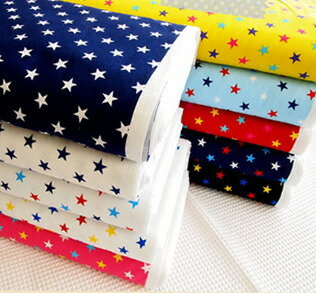 オックスプリント生地≪Twinkl Stars≫きらきら光るお星さま柄定番スタープリントをいろんな色の組み合わせで作った楽しい柄の生地です。/星柄/スター柄/男の子/女の子/入園入学/スモック/レッスンバッグ/シューズバッグ/巾着袋