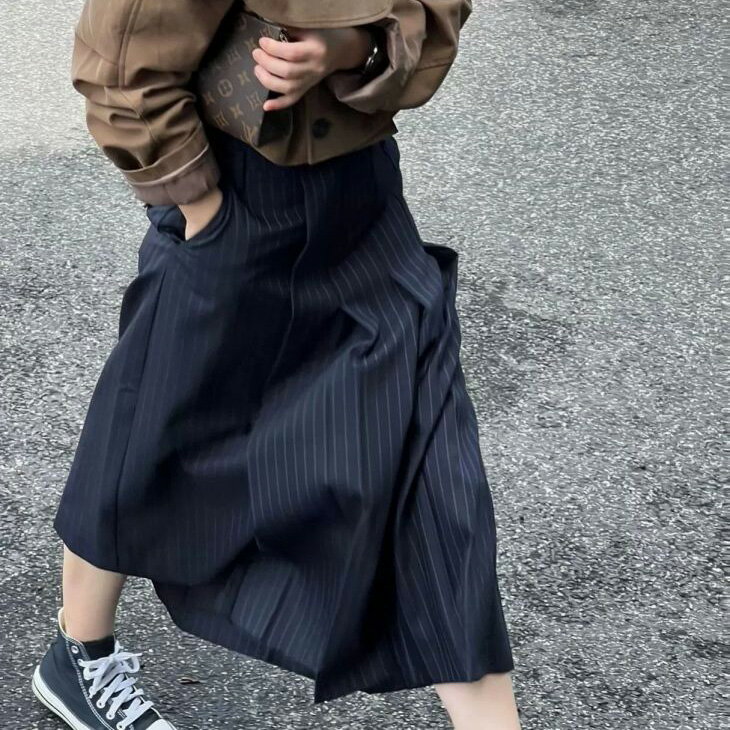 巻きスカート風 ストライプ プリーツ スカート ロング マキシ丈 カジュアル シンプル きれいめ 秋冬 おすすめ レディース オシャレ トレンド 人気 プチプラ 韓国ファッション 【askaw24-728】【予約販売：15-20日】【送料無料】宅込のサムネイル