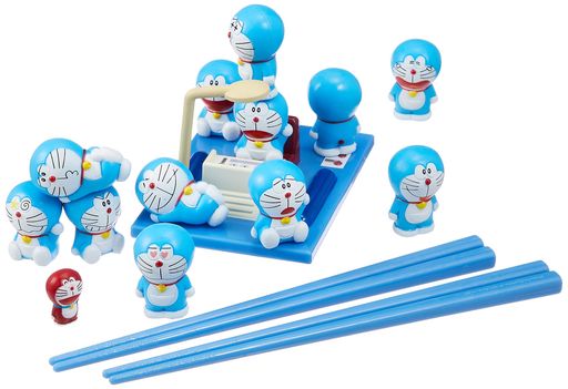 セット内容:ドラえもんフィギュアx12体、ミニどらフィギュアx1体、タイムマシンx一台お箸x2膳 対象年齢:6歳以上~ ドラえもんフィギュアx13体(内ミニドラ1体)が入りました。 フィギュアの表情は全種異なり、様々な顔のドラえもんが入っています。 フィギュアを使っていろんな積み方をさせたり、同梱のグラグラ揺れるタイムマシンでバランスゲームを楽しむこともできます。