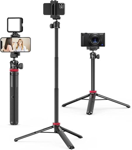 【6段伸縮&amp;自由調節】2023年 最新版 Ulanzi MT-44アップデート、32cm-147cmの6段伸縮、テーブルの上に置いて、ミニ三脚として使えるだけではありません。 また、拡張して床に置き、風景写真を撮ることもできます。 また、三脚を格納して自撮り棒としても使用できます。好みの長さに調整して、多用途に使用することができます。アフターメールボックスにご連絡いただければ、交換品をお渡しします。製品に問題がある場合は、弊社までご連絡ください。】 【2in1スマホ三脚&amp;様々な用途に使用】MT-44スマホ三脚には、2in1隠れのスマホホルダーが付属されており、別のスマホホルダーを搭載いらないで、コルドシューも付けて、Vlog用のラジオを追加することができます。またはLEDビデオライトを搭載できます。隠れのスマホホルダー、vlogにとってより便利です。 【垂直&amp;水平撮影】スマートやカメラにもかかわらず、360°自由回転のボールヘッド付けて、水平&amp;垂直撮影両方も出来ます。スマートクリップは180度回転できます。お好みの角度、縦や横を自由に使い分け、クオリティーの高い写真が撮れます。耐荷重は1kgです。