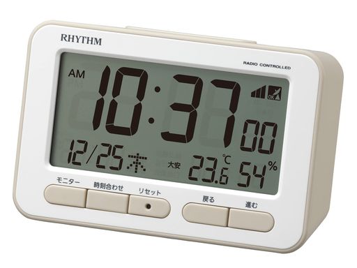 サイズ:7.8x12x5.4cm 質量:210g 使用電源:単3形x2本(電池別売) ムーブメント:電波時計 電子音アラーム(4段階に変化) 温度計付き(-9.9~50°C) 湿度計付き(20~95%) カレンダー表示(2099年12月31日までプログラム) 最大数字サイズ(タテ)2.6cm 【見やすく優しいフォルムがちょうど良い】見やすい大きめのLCDと柔らかいフォルムが特徴の電波デジタル目覚まし時計です。 【前面操作で使いやすい】主要ボタンは前面に配置することで、操作しやすくデザインされています。 【コンパクトながら見やすい】コンパクトで邪魔にならないサイズ感。LCDサイズが大きく、数字の間に余裕を持たせた見やすいデザインです。