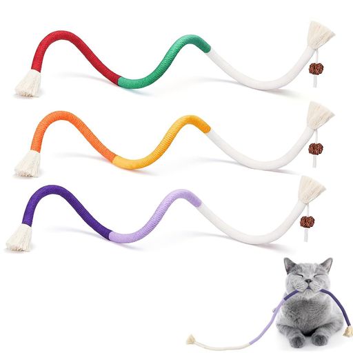 アクティブ サイズ:长度约70cm。 セット内容:猫用チューイングトイ3個セット、赤、オレンジ、紫の3色。 自然素材:天然の綿糸を使用し、虫癭果のペンダント付き。ワイヤーを使用せず、手で巻かれたロープです。 インタラクティブ:猫が一人でも楽しめるよう設計され、セルフプレイにも最適なおもちゃです。 多用途:猫好きな方へのプレゼントにも最適で、猫の飼い主やペット愛好家にぴったりです。