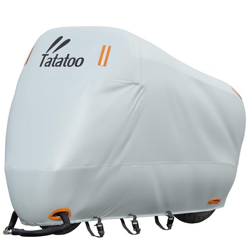 【耐久性素材】アップグレード版の300D耐久性オックスフォード生地素材を使用したTatatoo バイクカバーは、優れた耐久性と長寿命を実現しています。 この高品質な素材は、摩擦、引っかき傷、日常的な使用に対して耐久性があり、バイクを長期間にわたり保護します。 さまざまな外部要因からの損傷や劣化を防ぎ、バイクの美観と耐久性を確保します。あなたのバイクより少なくとも10cm長いカバーを選びましょう。 【防水機能】 防水加工が施された高品質300D防水素材を使用しており、雨や水しぶきからバイクを効果的に保護します。突然の天候変化による損傷や腐食からバイクを守り、長期間にわたり美しい状態を保つことができます。 【紫外線対策】 Tatatoo バイクカバーは、紫外線からバイクを守るために特別に設計されています。高品質のアップグレード版300D防水素材は、太陽の有害な紫外線からバイクのボディや塗装を効果的に防ぎます。紫外線による色あせや劣化を防止し、バイクの美しさと耐久性を保つことができます。 【防風機能】 Tatatoo バイクカバーは、前中後の下部に配置された3つの調整可能な防風バックルを備えています。