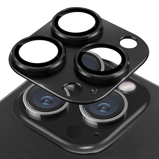【高級感 3D全面保護】ガラス製と違って、本製品はアルミニウム合金+強化ガラス製、15シリーズと同じ色で本体と完全に融合していく、一体感と高級感が溢れています。レンズ部分は直接触れないように0.3MMの精密加工で、3眼のレンズ部分だけではなく、四角い台座まで覆って、全体を密着して保護します。 【耐衝撃性 キズ防止】巨大化になったカメラ、衝撃や接触からの破損のリスクも上がり、カメラ保護はもはや必須!カメラカバーは携帯電話と同じガラス、また航空機用アルミ合金を採用、耐衝撃性が普通製品より20倍高く、盛り上がったレンズを角や落下への衝撃からしっかりと保護。更に、表面にレ一ザ焼入れ技術を採用、優れた硬化層を形成、ダイヤモンドに匹敵する硬度を実現、鍵などの鋭利な物による擦り傷から守れる。 【露出オーバー防止】フラッシュ部分を隠さない、さらにカメラ覆う部分で黒縁取りな遮光設計を採用され、露出オーバーや白写りを防げる。また、フィルム表面は光学技術・ARコードを施され、光の透過率は99.9%に達し、より自然で鮮明な画像を楽しめる。