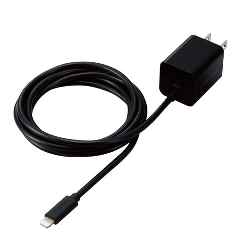 Lightningコネクターを搭載し、Lightningコネクター搭載のiPhone、iPad、iPodを超高速充電できるUSB AC充電器です。 手のひらにすっぽり隠れるほど小さく(約36mmx27.5mmx28.5mm)、軽量(約84g)なので外出や出張などの際の持ち運びに便利です。 USB Power Delivery(パワーデリバリー)とは、アダプターと接続機器間で情報をやり取りすることで、その機器間における最適な電力を選択し、高速充電を実現するUSB規格です。※本製品の最大出力は20Wです。 Lightningコネクター一体型ケーブルはゆったり接続できる長さ1.5mです。 未使用時は電源プラグを折りたたんで充電器本体に収納可能です。スッキリとコンパクトに収納できるので、持ち運びにも便利です。