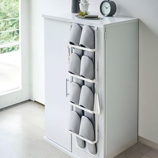 Slippers Racks - [Maplefea]壁掛けスリッパラック4段シューズラック玄関収納引っ掛け式取り付け簡単穴開け不要省スペース安定性ステンレス製大容量サンダル収納フック付きシンプルデザイン室内収納玄関…