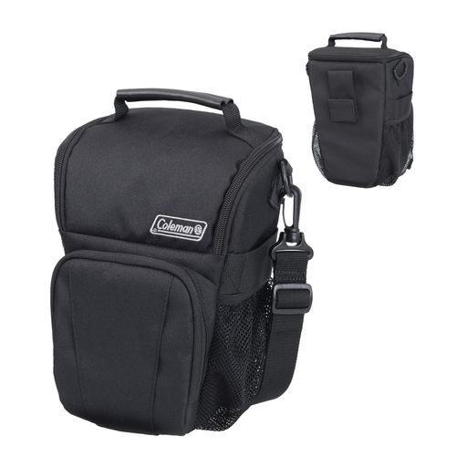 【手提げ、ショルダー、バッグインバッグも カメラ型ケース】普段の街歩きやスナップ撮影に、レンズを付けた一眼レフやミラーレスカメラ1台を収納します。ホルスター型ながらも通常のカメラバッグと同等のクッション素材を使用。ダブルジッパーで開閉位置の調整ができる上部は、大きく開く外開き式でレンズを下向きにして収納します。大きめの革(合成皮革)ハンドルは素早く移動する際や、旅行時のバッグインバッグの取り出しに。取り外しのできるショルダーベルトは、伸ばすと十分にななめ掛けできる長さ調整が可能(約65cm~125cm)。 【カメラの液晶画面を保護するインナーフラップ】メイン収納を開くとクッション入りのインナーフラップ。カメラを収納する際に、ストラップ金具で液晶画面に傷が付くのを防止します。 【メイン以外にも充実のポケット収納】大きく開く前面のジッパーポケットはマチ付きで厚みのあるものも収納可能。内部にもポケットがあるので、小物やアクセサリーを効率的に収納できます。背面のベルトループでベルトやバッグへの取り付けが可能。両サイドのベルトにも他のケースが付けられます。メッシュポケットにはペットボトルも収納可能。
