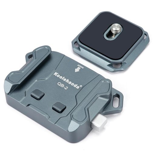 Koolehaoda QB-2 カメラクイックリリースマウントは、ショルダーストラップでデジタル一眼レフカメラ、コンパクトカメラ、コンパクトデジタルカメラをしっかりと固定します。ショルダーストラップでカメラをクイックマウント/リリースできるので、ショルダーストラップに左右されることなく、素早い撮影が可能です。 【頑丈で軽量な構造】高品質のアルミ合金製で、アルマイト加工が施されており、頑丈で耐久性に優れています。重さはわずか60g。ベースマウントラグは最大20kgの重量に耐えられます。天板にはゴムパッドが付いており、カメラの底面への傷を防ぎます。 【スライドインでセルフロック】カメラに取り付けられたクイックリリースプレートをクランプにスライドさせます。クイックリリースプレートのロックが自動的に「ロック」位置にカチッとはまり、カメラを固定します。簡単な「スライドイン」と「スライドアウト」の操作で、最速かつ最も効率的な方法でシームレスにマウントとリリースが可能です。 【互換性】Arcaタイプのスクエア型クイックリリースプレートは、市販されているほとんどのArca規格クイックリリースクランプに対応しています。