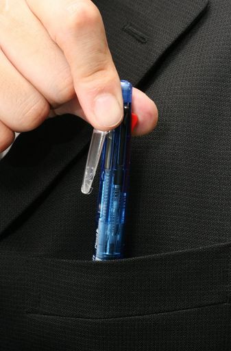 線幅:ボール径0.7mm/シャープ芯0.5mm 油性染料(黒・赤・青・緑) 単品重量:15.4g 軸:樹脂・ラバーグリップ付き ボールペン替芯:SK-0.7芯