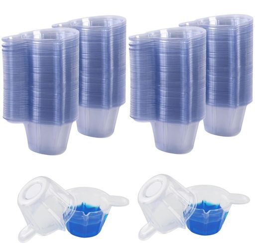 商品仕様:素材:PP、サイズ:直径4.5cm*高さ3.3cm、容量:40ml、数量:200個セット 高品質:高品質のポリプロピレン(PP)製で、ある程度の柔軟性と強度を兼ね備えています。溶液による腐食や変形に強く、作業中も安心してお使いいただけます。 清潔で便利な使い捨て設計:使用後はそのまま廃棄できるので、面倒な後片付けや洗浄が一切不要。色混ざりや汚染を防ぎ、常に清潔な状態で次の作業に移れます。 お買い得200個セット:パッケージには200個の40mlカップが付属しており、まとめ買いで、創作活動や業務で頻繁に使う方に最適な大容量セットです。さまざまなニーズを満たすのに十分な量です。 多様な創作活動に対応:UVレジン、エポキシレジン、アクリル絵具、樹脂、液体、塗料、ワックス、ワニスなど、様々な画材・溶液の計量・混合・一時保管にご利用いただけます。持ち運びも簡単で、幅広いニーズに応えることができます。