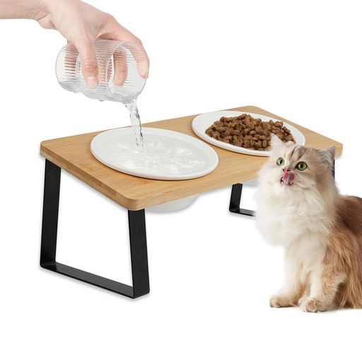 ペットの餌やり 【15°傾斜設計】猫 餌入れは15度の傾斜設計により、ペットが食べやすくなり、ペットの頚椎を効果的に保護し、食事中によく起こる酸逆流を効果的に防ぎ、食事の質を向上させます。 【商品仕様】猫 皿のサイズは、高さ約12.4cm、長さ34cm、幅15.5cmです。陶器製のボウルは長さ約14cm、高さ約5cmです。ペットの満腹感を十分に確保するために、一度に十分な量の餌を入れることができます。 【高品質の素材】この猫 食器は丸太で作られており、ボウルは食品グレードのセラミックで作られており、鉄製のラックは安定していて、元の木製ボードの四隅は円弧状になっており、健康的で安全です。表面は滑らかで、掃除が簡単で、細菌やカビが繁殖しにくいです。 【ダブルボウル設計】2つのセラミックキャットボウルのデザインは、ペットにとってより便利です。ペットが家にいないときに問題なく食べることができるように、片側に水を入れ、もう一方にキャットフードを置くこともできます。
