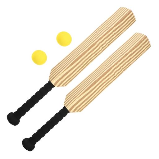【兄弟で遊べるバット&amp;ボール豪華セット】お子様の初めてのスポーツ遊びに最適な、バット2本と専用ボール2個が揃ったお得なセットです。バットの長さは約58.0x8.5x3.0cm(24インチサイズ)で、ご家族やお友達と一緒にすぐに対戦やキャッチボールを楽しめる、親子のコミュニケーションにぴったりのスポーツです。 【当たっても痛くないEVA素材】軽量で柔軟性に優れたEVA(スポンジ状)素材で作られています。万が一お子様の体や顔に当たってもケガをしにくく、室内の家具や床にぶつかっても傷がつきにくいため、屋内・屋外を問わずのびのびと遊ぶことができます。 【滑りにくく握りやすいグリップ設計】小さな子供の手でもしっかりと握れるよう、人間工学に基づいたグリップ形状に設計されています。素振りや打撃の際にもすっぽ抜けにくい(滑り落ちにくい)構造になっており、無理なく自然に力を伝えることができるため、練習用に最適です。 【本格的なデザインと美しい木目調】スポンジバットでありながら、本物の木製バットのような「木目調」のデザインを採用しています。