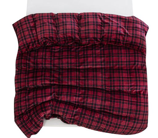 【シングルサイズ】掛布団カバー:150x210cm 【仕様】片側全開ファスナー使用,布団留めヒモ8ヶ所付き。 【フランネル・あったか】フランネル素材の温かさの秘密は、密集した極細繊維が含む空気です。平べったい繊維が細かく一本一本の繊維が束になり、その束が空気を含んで柔らかな触り心地と抜群の保温力を生み出しています。空気をたくさん含んで毛布地は、見た目以上に軽くてやわらか。肌に吸い付くように馴染み、暖かさを逃しません。 【毛布にもなる2WAY仕様】全面フランネルで1枚2役!春秋は布団を入れずに毛布として、冬は掛け布団をいれて暖かさUP!快適で長く使える。 【高密度で保温性が高い】キメ細かい超極細繊維(190g/m2)で優れた保温性マイクロファイバーよりもさらに細かい超極細繊維だから、繊維と繊維間により多くの空気を取り込みよりふんわり、より暖かく寒い季節でも快適にご使用いただけます。布団カバーとしてのご使用はもちろん、そのまま“毛布”としても大活躍してくれます。 【丸洗いOK】ご家庭でも簡単にお洗濯が可能です。いつも清潔でふわふわな使い心地をお楽しみ下さい。