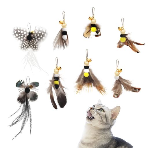 猫のおもちゃ:天然の羽で作った小飛ぶ虫*8、猫ちゃんの好みによって、じゃらしを取り替えることができます。愛猫はきっと夢中になるはずです。 鈴付き:このおもちゃは鈴が付きるため、じゃれると音がして猫の興味を引きやすくなっています。そうすると、猫は気が狂ったように追いかけます。 ストレス解消:遊びで猫の健康を維持する以外にもストレス解消になりますし。あまり運動をさせられていない猫にこちらのおもちゃを与えてみます。要するに、猫を楽しませるにはこの猫のじゃらしは欠かせません。 猫じゃらし交換用8個:蝶々2個、小飛ぶ虫6個、手軽な値段でお客様にコスパ最高の商品を提供することを目指しています。また、商品に何か問題があればいつでも気軽に連絡してください、最善なアフターサービスを提供いたします。 安全で健康な材料:天然羽素材で作られたので、愛猫の健康に無害です。飲み込まないように、飼い主様の監視の下でご利用ください。