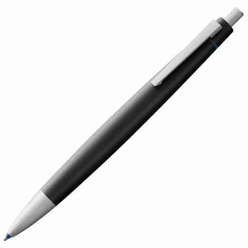 豪華さと美しさを兼ね備えた、エレガントなLAMY 2000 マルチカラーボールペンは、人間工学に基づいたグリップにより、手に快適にフィットします。ポリカーボネート製のボディは、つや消し加工の金属金具により、特に高級感にあふれています。 プレミアム筆記具: LAMY 2000 は、シームレスな素材の組み合わせ、バネ仕掛けのステンレスクリップ、完璧にバランスが取れた構造により、威厳に満ちた書き味を実現しています。 毎日の相棒:滑らかに動くボールペンリフィルにより、毎日、長時間、疲れずに書くことができます。あらゆる状況、毎日使うのに最適な筆記具です。左利きの方にもご利用いただけます。 多用途:簡単なメモ、クリエイティブな文章、買い物リスト、重要な署名など、LAMY のボールペンはあらゆる作業を難なくこなします。 おそろいのアクセサリー:マルチカラーの LAMY 2000 ボールペンには、黒、青、赤、緑の M 字幅の LAMY M 21 リフィルが付属しています。おそろいの万年筆、シャープペンシル、ローラーペンも、創造性と使用の可能性を広げてくれます。