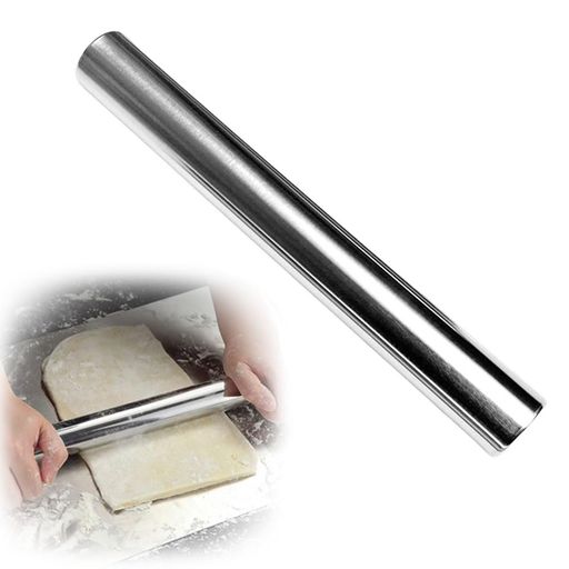 1.【適度なサイズで使いやすい】25cmのサイズは家庭用キッチンで便利に使える大きさです。使いやすく、精密な制御が可能で、さまざまな料理を作る際に役立ちます。キッチンの美しさも引き立てます。 2.【多機能なステンレス製めん棒】このステンレス製めん棒は、ケーキ、パスタ、餃子、ピザなどのデザート作りに対応するだけでなく、香辛料の研磨や氷・ナッツの砕き、薬草やジャガイモ、ニンニクの調理にも便利です。キッチンで欠かせない多機能ツールです。 3.【高品質なステンレス素材】高品質なステンレス鋼を使用し、耐久性と耐食性に優れています。頻繁に使用しても、元の光沢と性能を長時間維持できるため、長く愛用できます。 4.【清潔にしやすく、便利な洗浄性】ステンレス製のため防汚・防臭機能があり、滑らかな表面と非粘着性で使った後の洗浄が非常に簡単です。水で流すだけで残留物が取り除け、余分な洗剤は不要です。 5.【洗練されたデザインと長寿命】高品質のステンレス仕上げで、耐久性に優れた美しいデザインが特徴です。見た目にも優れており、長期間の使用に耐えられるので、日々の料理に最適です。