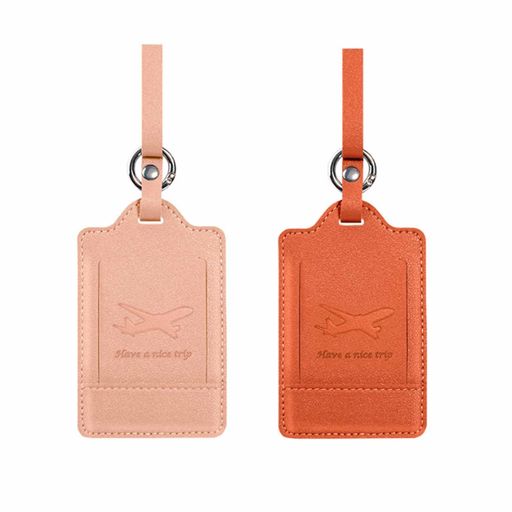 【セット内容】荷物タグ2個セット、サイズ:高さ約11cmx横約7cmx厚み約0.5cm(ベルトの長さ約:22cm)。カラー:ピンク+明るいブラウン。(寸法は人工測定で誤差がある場合がありますのでご了承ください。) 【上質な素材】この製品の外側は柔らかくて高品質なPUレザーを使用し、長寿命を実現しています。内側は厚手のPVC製の透明ウィンドウで、視認性に優れ、防水・防塵機能も備わっています。 【多種の機能】カードを預けることができて、あるいは個人情報のラベルを書いて、荷物を探すのに便利です。透明なウィンドウのデザインで、保管されているカードの個人情報やラベルの内容がはっきりと見えます。蓋のあるデザインで、個人情報の漏洩を防ぐことができます。 【使いやすい】上質な素材で、細工が細かく、丈夫で長持ちします。リュックやスーツケースに直接掛けて、手軽に使えます。サスペンションに便利、小型、軽量、持ち運びに便利、使いやすい。 【適用シーン】明るい色彩て、荷物に掛けると、簡単にスーツケースまたは荷物を識別できます。通学カバン、バッグ、スポーツバッグ、ブリーフケース、ゴルフバッグや楽器カバーなどに使用できます。ギフトに最適。