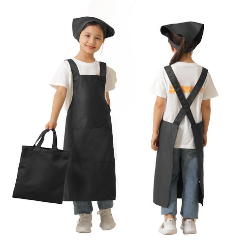 適用身長:110ー160cm(モデル117cm、19kg)。エプロンは調節可能な留め具で、着脱しやすいデザインです。 セット内容:かぶるセット:かぶるエプロン+袋+三角巾(ブラック、オリーブ、ネイビー)。 腰結びセット:腰結びエプロン+三角巾(ブラック、ワインレッド)。 はっ水加工・フロントポケット:フロントにはセパレートした大きめのポケットが付いているので、スマホやメモ帳など厚みのあるものもすっぽりと収まります。 しわになりにくいエプロン:厚みのある素材を使用しており、ナイロンやコットン製のエプロンよりしわになりにくいので、アイロンをかけなくても大丈夫です。しっかりとした素材で長く愛用できます。 適用場合:親子活動に楽しさを加える親子モデルエプロン、幼稚園、保育園、小さな学校活動、料理教室、チャート作業、絵画、陶芸など、様々なシーンで使用できるシンプルでかわいいエプロンです。