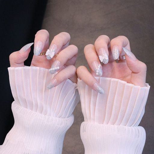 24本のネイルピースネイルチップの完成品両面接着テープ付きネイルチップキラキラちょうネクタイパール飾る成人式ネイル披露宴パーティー二次会結婚式ネイルチップ