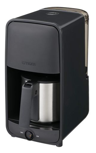 ドリップコーヒー 深リブフィルターでじっくり蒸らして香りとコクを引き出す まんべんなくコーヒーのうまみを抽出する「シャワードリップ」 落としても割れない人気のステンレスサーバータイプ お手持ちのマグカップに直接ドリップOK 本体サイズ:幅15.4x奥行27.2x高さ30.1cm 本体重量(kg):1.9 付属品: 計量スプーン、ペーパーフィルター(2枚)、カップトレイ 保証書:1年 電源:100V 50/60Hz 商品電力:550W 前面パネルとフィルターケースが一体になっており、まる洗いできるから使用後のお手入れが簡単です。