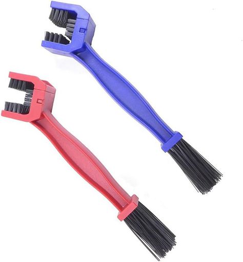 【パッケージ内容】:ブルーブラシ*1 、レッドブラシ*1 【製品のサイズ】:サイズ:約23cmx5cmx3.2cm 【製品の特徴】:U字型デザインの一端は、チェーンの4つの面すべての掃除を可能にし、もう一端はスプロケットや車輪等のパーツを効率よく掃除できます。デザインでチェーンを手早く洗うことができます。 【ご注意】:チェーンが汚れている部品はもっと速く磨耗します。最低でもおよそ一か月ごとにチェーンを掃除する必要があります。チェーンを綺麗にしたあと、水気を取ってオイルアップも忘れないようにしてください。 【用途】:自転車、オートバイなどのチェーンを洗浄するために使用されます。どんな自転車であってもチェーンかギアさえあればお使いいただけます。チェーンブラシは、オートバイや自転車のスムーズな操作を効果的に保証し、ライディングをより安全にします。