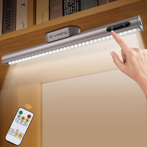 【Type C充電式・4000mAバッテリー容量・残量が一目瞭然】:デスク ライトは最低電力で60時間使うことができます、最高電力で10時間使うことができます。急速充電設計、充電完了まで4時間しかかかりません。LEDランプによって残量をはっきりと確認できます。Type C充電で、充電しながら使うのがも便利だ。*5V/2Aの電源アダプタを使用してください。 【三つの取り付けた方法・角度調整も可能】:両面テープとネジが付属しており、ランプが落ちることを心配せずに、ネジを使用して凹凸のある表面に取り付けます。 ledライトはマッグネット付き、あらゆる鉄の表面に取り付けることができます。100度まで回転できますので、クローゼット、倉庫や車のトランクなどところで補助照明としても使えます。*使用中、まぶしい光源が直接目に入らないでください。 【明るさ・色温度調整可能・メモリー機能付き】:led デスクライトは70個のLEDが付属しており、最大300lmの明るさを提供します。光を均一に照らします、目を疲れさせません。 3000K / 4000K / 6500Kの3種類色温調整できます。