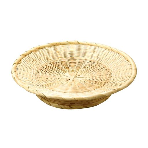 天然竹の風合いを生かし手仕事で編み上げた味わい深い高台の蕎麦ざる。 [サイズ]約径21x高さ5.2cm [重量]約50g 原産国:ベトナム