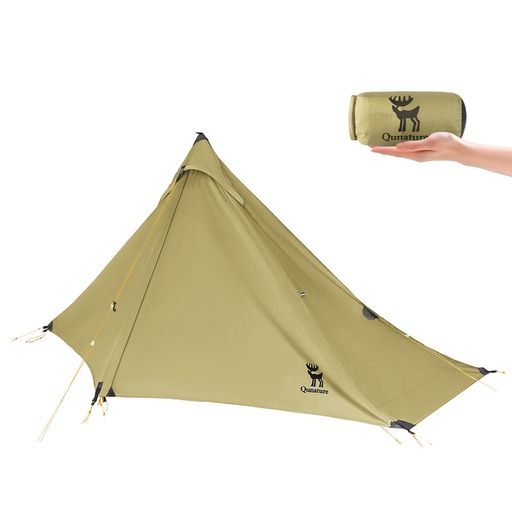 【超軽量・コンパクト収納】収納サイズは約15x15x30cm、重量はわずか約900g(ペットボトル2本より軽い)です。リュックにすっきり収まり、持ち運びもらくらく。ソロキャンプやツーリング、登山に最適な軽量設計です。 【簡単設営&amp;ポールフリー設計】お手持ちのトレッキングポールやテントポールで設営可能(※ポールは付属しておりません)。専用ポールが不要だから軽量コンパクト。初心者でもスムーズに設営できます。 【高い防水性と耐久性】20Dナイロン両面シリコンコーティング生地を採用。軽量ながら優れた防水性と耐久性を実現。アウターの耐水圧は約2000mm、ボトムは約3000mmで、雨天時でも安心してお使いいただけます。 【快適な通気性・防虫メッシュ】テント内部は通気性に優れた防虫メッシュ仕様。虫やホコリの侵入を防ぎながら、アウターとボトムの間の熱気や蒸れをしっかり排出します(※インナーメッシュは右半分のみ開閉可能)。快適な睡眠環境をキープします。 【ゆったりサイズと強風対策】横幅約227cm・奥行76cmの広々設計。女性なら両手を広げても余裕があり、背の高い方も脚を伸ばして楽に休めます。