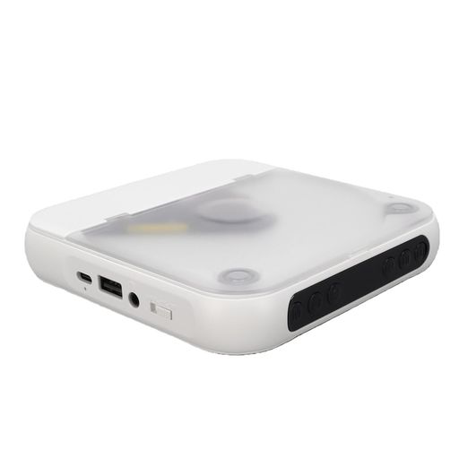 【長持ちバッテリー】2000mahの充電式バッテリーで何時間も楽しめます。この音楽プレーヤーは、わずか 2 時間の充電で最大 6 時間の連続再生が可能です。電源コンセントを必要としないロードトリップや日常の使用に最適です。効率的なバッテリー寿命により、どこにいても途切れることなく音楽を楽しむことができます。 【コンパクト&amp;軽量】このウルトラポータブルCDプレーヤーでどこにでも音楽を持ち運べます。重量はわずか0.62ポンドで、持ち運びに便利なキャリーハンドルが内蔵されています。ポケットサイズのデザインはバッグに簡単に収まり、旅行、通勤、アウトドアアドベンチャーに最適です。洗練された軽量の構造により、パフォーマンスを損なうことなく最大限の携帯性が保証されます。 [オールインワンエンターテインメント] このCDプレーヤーで多機能の多用途性を体験してください。あらゆるエンターテイメントのニーズに応える、FM ラジオとカーサウンドストリーマーとしても機能します。省スペース設計なので、自宅でのレジャーや外出先でのリスニングに最適です。自宅でも外出先でも、このプレーヤーはすべてのオーディオ要件を簡単に満たします。