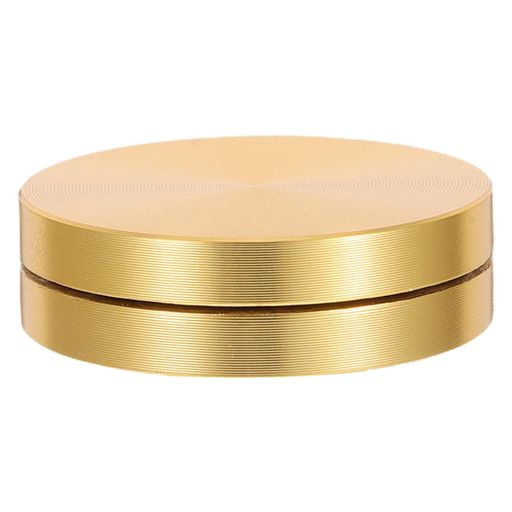 【商品内容とサイズ】金色の回転台用ベアリング1個です。外径は約3.8cm、高さは約1.15cm。小型の回転テーブルやディスプレイ台などの回転部に使う交換・自作用パーツで、天板やトレイを含む完成品ではありません。注文前に設置スペースと既存部品の寸法をご確認ください。 【回転部を支えるベアリング構造】内部にベアリングを備え、上下の円盤が回転する構造です。ガラス製回転テーブル、展示台、撮影用回転台、ケーキスタンドなどの回転補助部品として使用できます。 【アルミ合金製・金色仕上げ】本体はアルミニウム合金製で、表面と側面に細かな同心円状の加工が施された丸型デザインです。直径約38mmの小型サイズで、目立ちにくい回転機構を作りたい場合に使用できます。 【交換や自作に使える小型部品】既存の回転台の補修、展示用スタンドや小型ターンテーブルの自作などに活用できます。取付穴や固定用ねじはないため、設置方法は使用先の材質や構造に合わせて別途ご用意ください。接着する場合は対象素材に適した方法を選んでください。 【注文前の確認事項】本品は直径約3.8cm、高さ約1.15cmの回転用部品1個のみです。