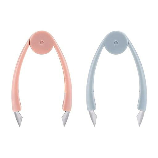 野菜、果物 【セット内容】フルーツヘタ取り器2個セット。カラー:ブルー+ピンク。 【優れた素材】食品グレードのステンレス鋼とPPプラスチックを使用しており、錆びにくく、長期間使用できる安心の品質です。 【快適な使いやすさ】人間工学に基づいたデザインのハンドルが、滑りにくいグリップを提供。長時間の使用でも手に優しく、快適に操作できます。 【効率的な作業】自動リバウンド機能と高速弾性設計により、果物や野菜のヘタや核を簡単に取り外せます。時間を節約し、調理作業をスムーズに進められます。 【多用途に対応】イチゴの皮むき、パイナップルの目抜き、果物や野菜の皮や傷を除去するのに最適。さまざまな果物や野菜に対応でき、幅広い料理に役立ちます。
