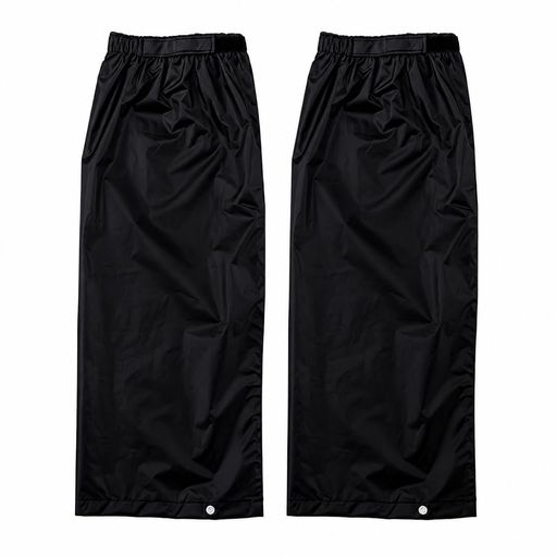 【高弾力ゴムバンドで快適フィット設計】幅広の高弾力ゴムバンドを採用し、足元にやさしくフィットするレッグカバー 防水。締め付け感を抑えた設計で、長時間の使用でもストレスを感じにくい仕様です。オックスフォード生地のしっかりした質感と柔軟性を両立し、レッグカバー 防水 自転車として日常使いでも快適に着用できます。 【靴を履いたまま簡単着脱・時短仕様】靴を履いたままそのまま装着できるレインレッグカバーで、忙しい朝や急な雨でもスムーズに対応可能。片足ずつ通すだけの簡単設計で、脱ぎ履き簡単なレッグカバー 脱ぎやすい仕様です。ズレにくい構造で、自転車 雨 足カバーとして走行中も安定した使用感を実現します。 【高防水・撥水素材で雨と泥汚れをブロック】防水PUコーティングと撥水オックスフォード生地を組み合わせ、雨水の浸透をしっかり防止。軽く振るだけで水滴が落ちるはっ水仕様で、レッグカバー 撥水性能を発揮します。さらに泥はねや泥汚れ防止にも対応し、アウトドアや雨天の移動時でも足元を清潔に保ちます。 【軽量・コンパクトで持ち運びに便利】軽量設計で折りたたみ可能なレインレッグカバー ロングタイプ。