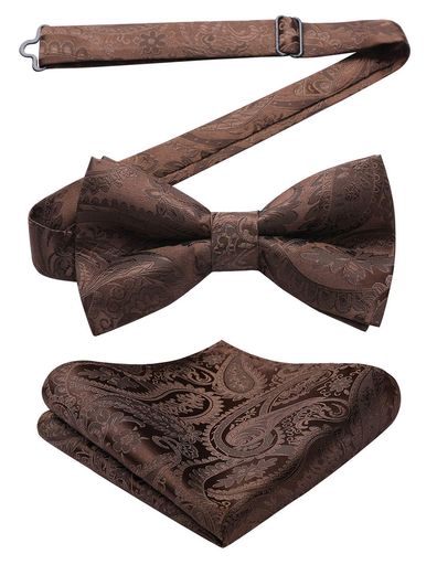 📦【パッケージ情報】ポリエステルとシルク製蝶ネクタイ:横12cm X 縦 7cm、首回りは32cm~52cm調節可能 ┃ チーフ:31cm X 31cm。 🎗【簡単着脱】フック式デザインで、ワンタッチでおしゃれな装いが数秒で完了します。 🧵【上質な素材】本品はポリエステルとシルクを使用し、混紡技術で精製します。ポリエステルとシルクの特徴を兼ね備え、高級感と光沢があり、触り心地もよく、長くお使いいただける柔らかく上品な素材を使用しています。 🎁【広い幅で使える】結婚式や誕生日、クリスマス、卒業パーティー、バレンタインデー、合唱パーティーなど様々なイベントで使える蝶ネクタイとハンカチを合わせたスタイルはオシャレで、正式な雰囲気を醸し出します。また、プレゼントとして恋人や友人、同僚に渡すことで、自分の気持ちを素直に伝え合え、お互いの心も温かくなります。 ⭐【ご注意】商品画像は実際の色味に近づけておりますが、お客様のご利用のモニター環境により異なる場合がございます。予めご了承くださいませ。