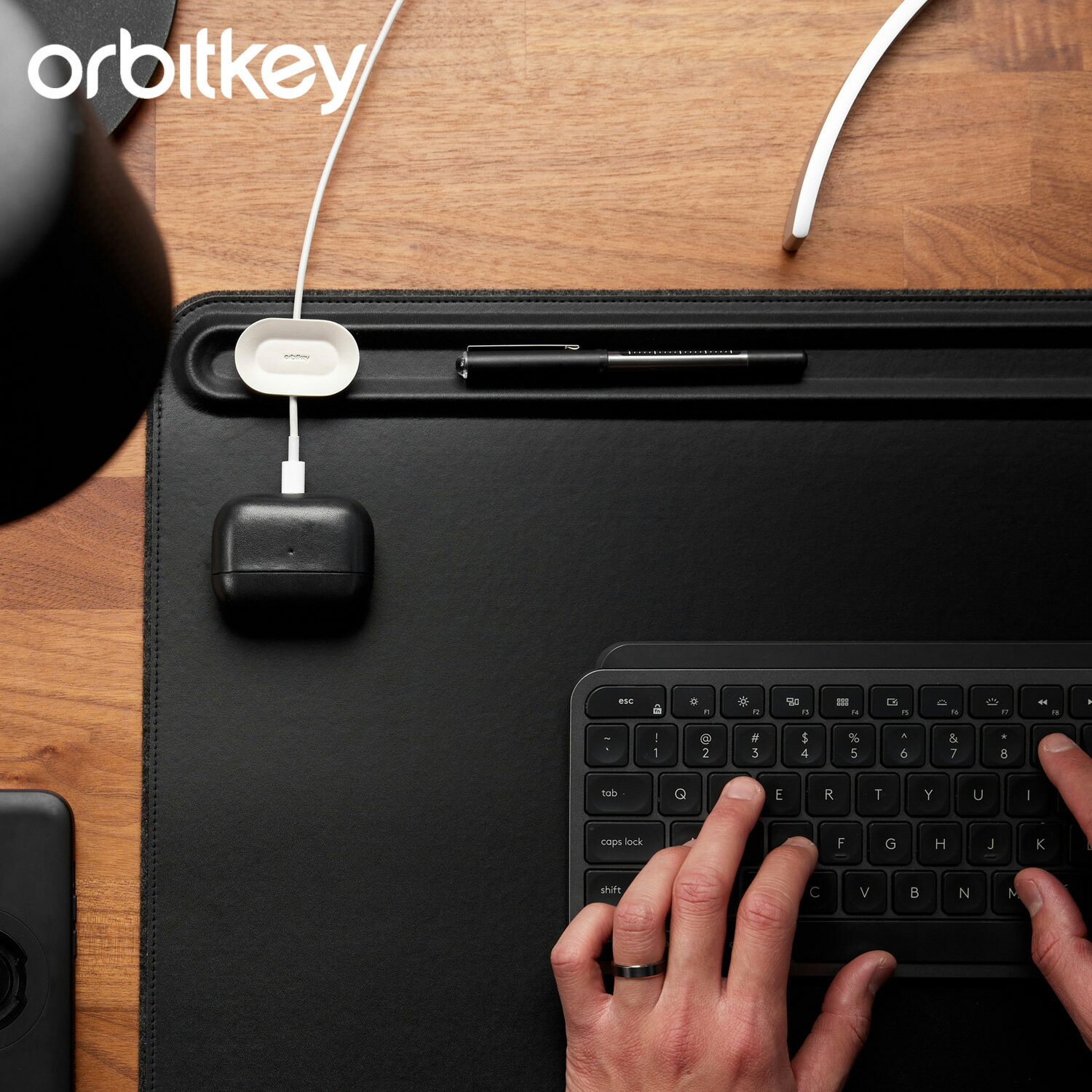 【最大1000円OFFクーポン配布中】 Orbitkey オービットキー デスクマット マウス対応 滑り防止 DESK MAT LARGE ブラック ベージュ 黒 DKMT-LG1-BKBK