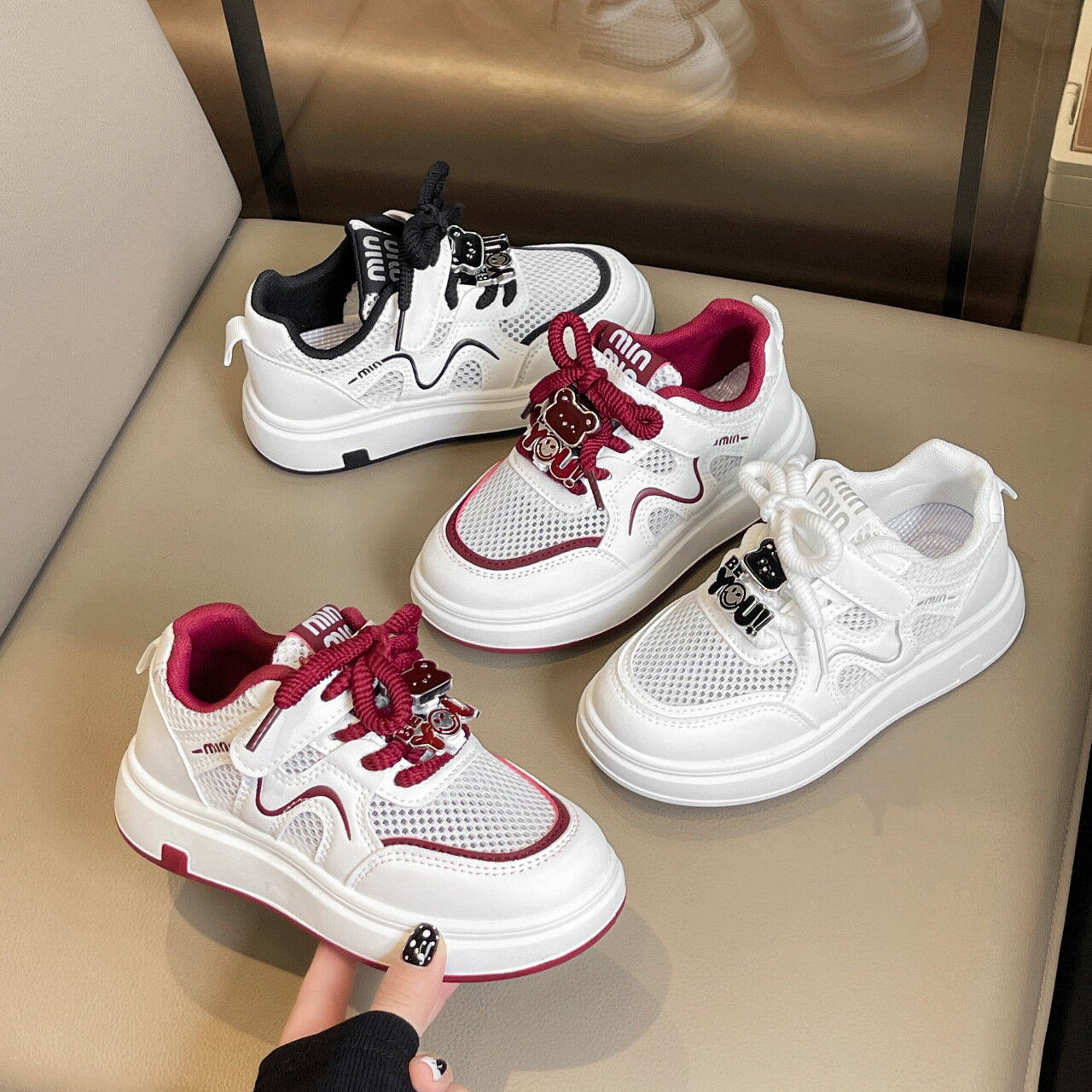 楽天Sugorun楽天市場店キッズシューズ 女の子 スニーカー 人気 子供靴 マジックテープ 運動靴 ジュニア スポーツシューズ 幅広 ランニング ウォーキング アウトドア 滑り止め 柔軟 滑り止め 軽量 日常着用 通学靴 通園 小学生 誕生日 プレゼント 16.5cm-22.0cm