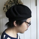 ISLAND KNIT WORKS アイランドニットワークスDe La-S 強縮ウール　タック　ベレー帽 ISLAND KNIT WORKSの人気のアイテム、今シーズンは太番手の糸で作られる強縮ウールを使っています。トップにタックを入れて立体的なシルエットにしています。柔らかな、被り心地の良い帽子です。 アイランドニットワークス【ISLAND KNIT WORKS】 古き良き物、古き悪しき物、新たな技術、継承されてゆく技術、それらをMADE IN JAPANに拘り統括したニュースタンダードニットの提案 STAFF：浦嶋【身長165cm　体重60kg】　 ISLAND KNIT WORKSさんから、毎年展開されるベレー帽。 今季は強縮ウールを使って、暖かく柔らかく仕上がっています。 とても被り心地が良く、暖かいベレー帽です。 タックをとったシルエットもかっこいいので、 ベレー好きの方はもちろん、あまり被られたことがない方にもおすすめです。 サイズ(CM) FREE 頭周り 58〜59 素材 ウール100％ 生産国 日本 カラー BLACK、BROWN、FLAMINGO