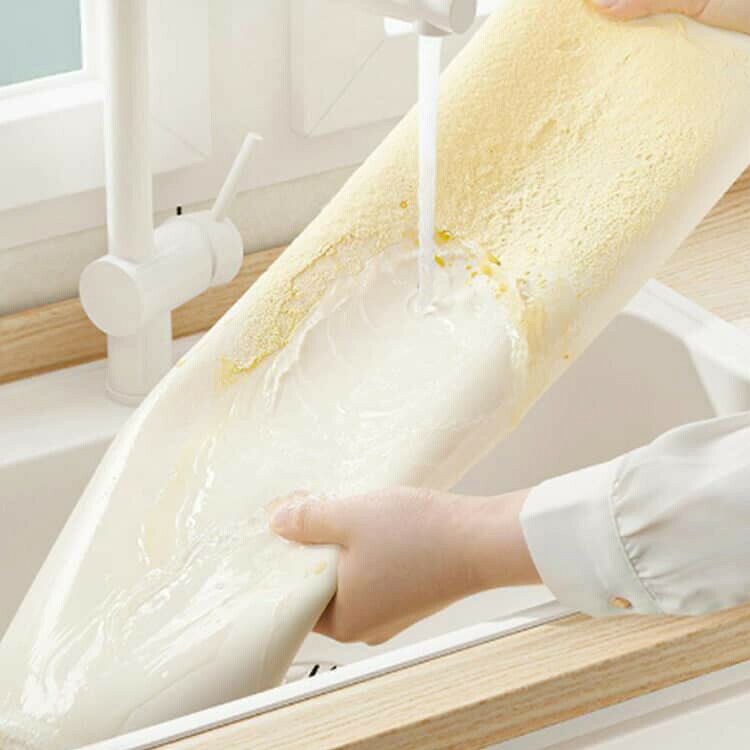 SUKIOの【送料無料】こね板 シリコンマット たためて便利 パン作り こね台 パンマット パスタ 生地作り ピザ 麺 シリコンマット クッキングマット 練り台 製菓道具 目盛り付きマット のし台 製菓マット 練台 シリコンマット 麺台 製パ 使いやすい 洗いやすい キッチン用品｜アングル2
