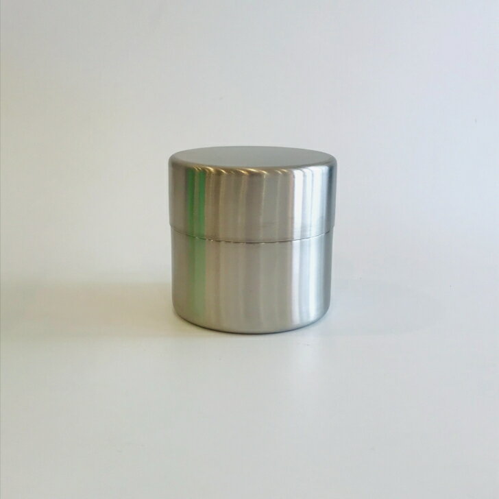 ステンレス製・茶ふるい缶 (便利な水屋茶杓付)