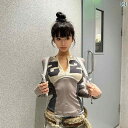 レディース トップス ホット ガール ステッチ デジタル プリント 長袖 Tシャツ 女性 秋 センス スリム ショート ラウンドネック スポーツ トップ