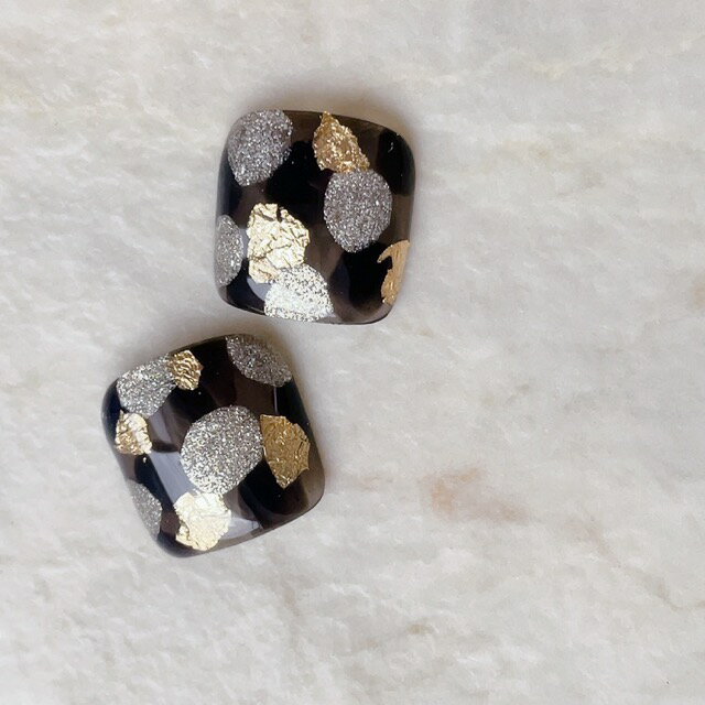 フットネイル ネイルチップ ペディチップ 足用チップ 　親指2枚選べるサイズでぴったりネイルジェルネイルでサロン風仕上がり！マリンやビーチで夏ネイル☆浴衣やにも☆【1935】ブラウンランダムゴールド