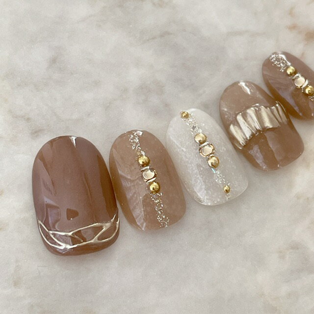 ネイルチップ つけ爪 ブライダルネイル ショート 成人式ネイル デザイン シンプルネイル nail ベージュネイル 小さい爪 大きい爪 ベリーショート ちび爪 大人ネイル 付け爪　オーダーネイル　【o2189】ブラウンベージュ縦ラインストーンミラーリング