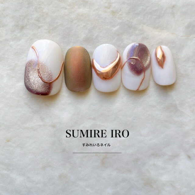 サイズオーダー商品でぴったりネイル アクセサリー感覚で取り外し 使い捨てじゃない！繰り返し何度も使える！ ※使用状況により使用可能回数には個人差があります。 ■商品内容 　　・手の爪のチップ10枚セット 　　・両面テープ1回分 　　・チップ...