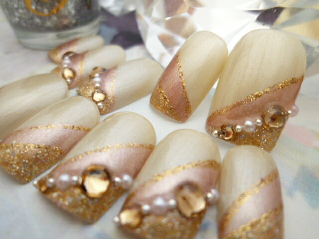 オーダーネイルチップ♪アートチップ♪成人式・ブライダル・ウェデイングにも☆ベージュブラウンゴールド斜めライン