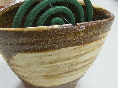 乐天商城 - 信楽焼　蚊やり器　8058-04　茶刷毛目蚊やり器（器具付）浄水竹炭5枚付