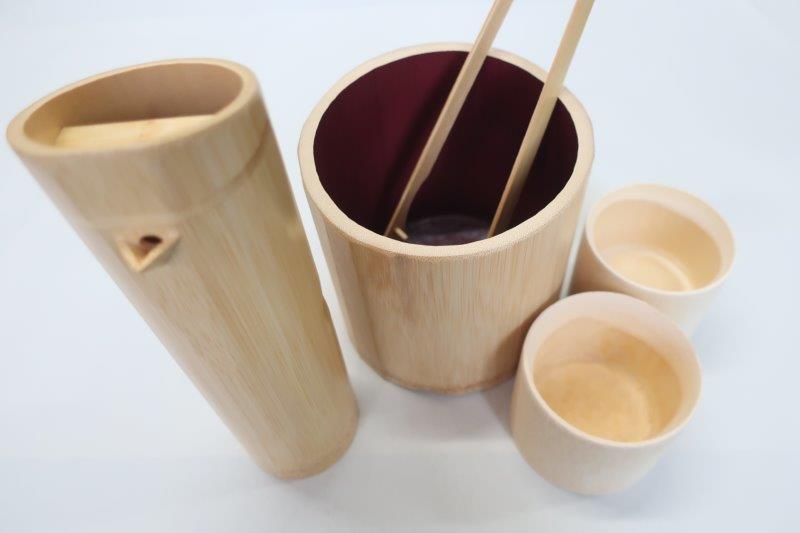 乐天商城 - ちょうし竹製、酒入れ、民芸竹　H24cm酒器x1、 竹ぐい飲み　2ケ付燗酒　冷酒　ワインにもどうぞ！