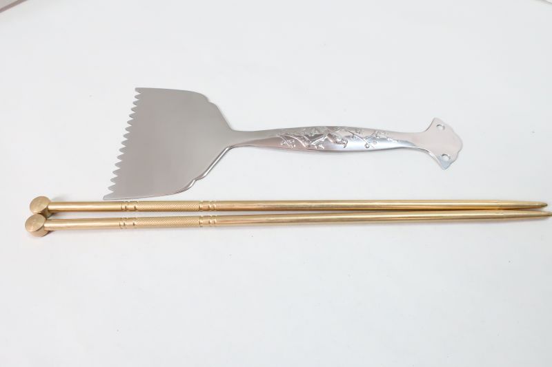 火箸真鋳25cm、灰慣らしステン18cm国