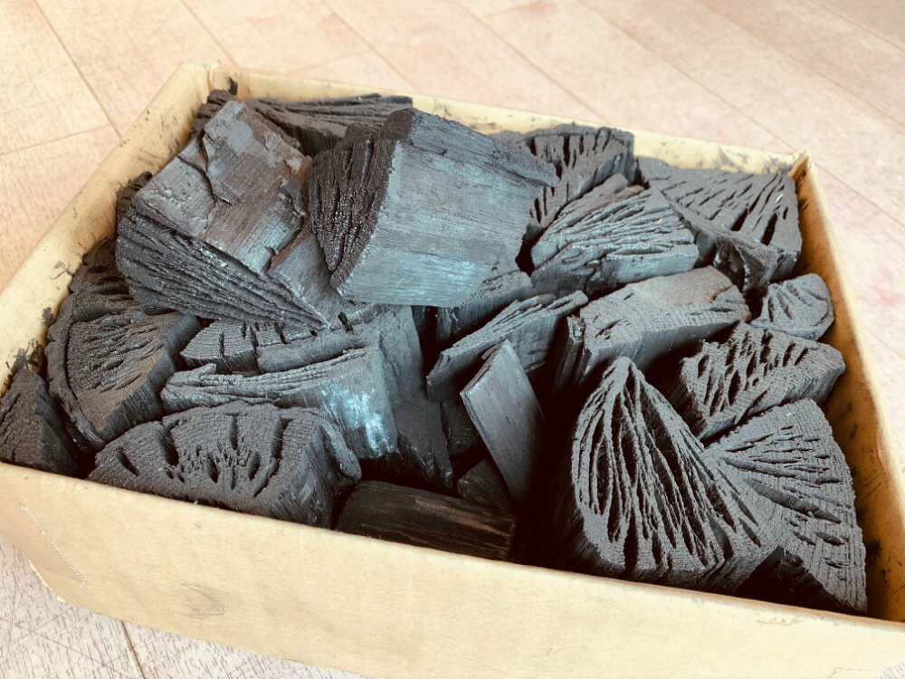 しらおい木炭 2kg【ナラ・切炭】約6cm 国産 北海道産 黒炭 大西林業/バーベキュー 木炭 BBQ アウトドア ソロキャンプ レジャー 行楽 消臭 火鉢 囲炉裏 2キロ 楢炭 なら炭/通販格安セール情報 楽天 通販
