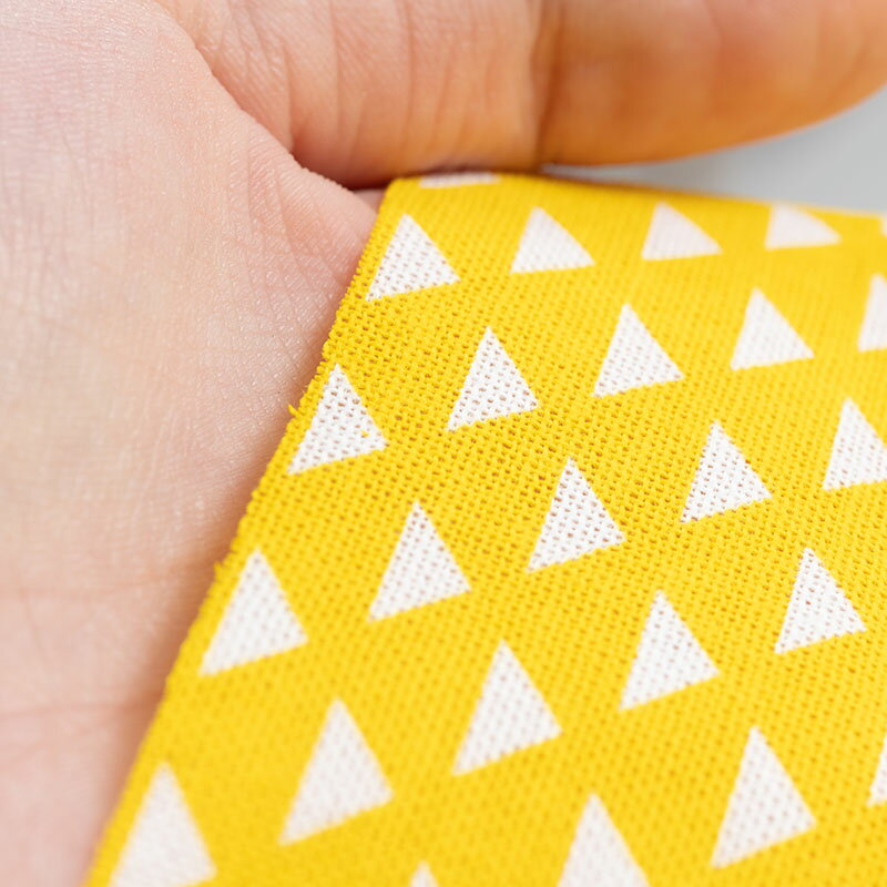 ＜メール便対象＞　東京いろは　小紋柄手ぬぐい　柄：うろこ(黄)[ 手拭い 手ぬぐい てぬぐい 祭り用品 祭り衣装 鉢巻き はちまき ねじりはちまき ねじり鉢巻き お祭り用品 お祭り衣装 祭り 衣装 神輿 服装 鬼滅の刃 我妻善逸 ]