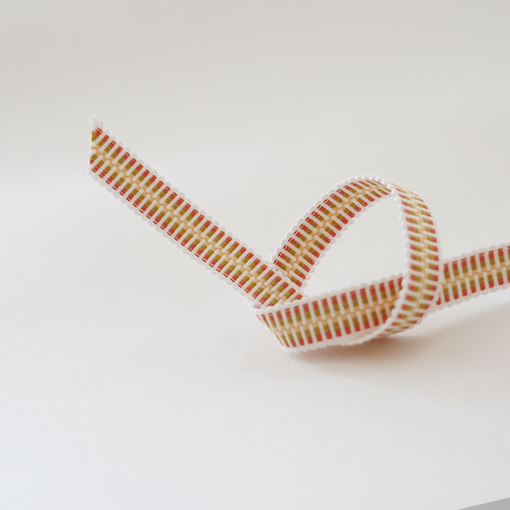 お祭り用品　箱紐（平紐）白にオレンジ2重線【#221】一巻（巻き売り）　幅：12mm／長さ：60m　[ はこひも ひらひも さなだひも おび 手芸 血止め 平打ちひも 平打紐 組みひも 組紐 tape 真田紐 組み紐 ]